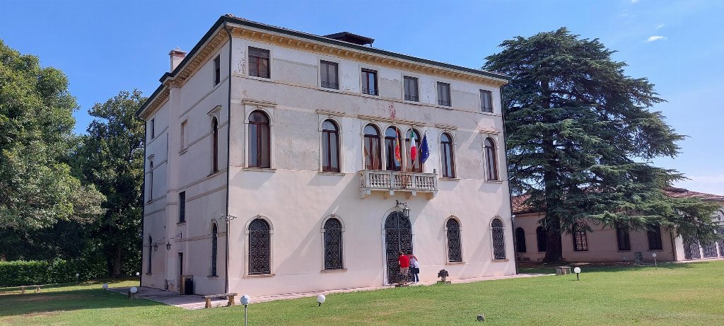 Vila historike Ca' della Nave - Kompleksi i biznesit me Klubin e Golfit në Martellago (VE)