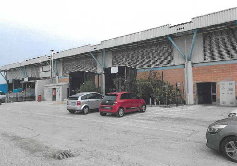 Dva skladi z pisarnami v San Benedetto del Tronto (AP)