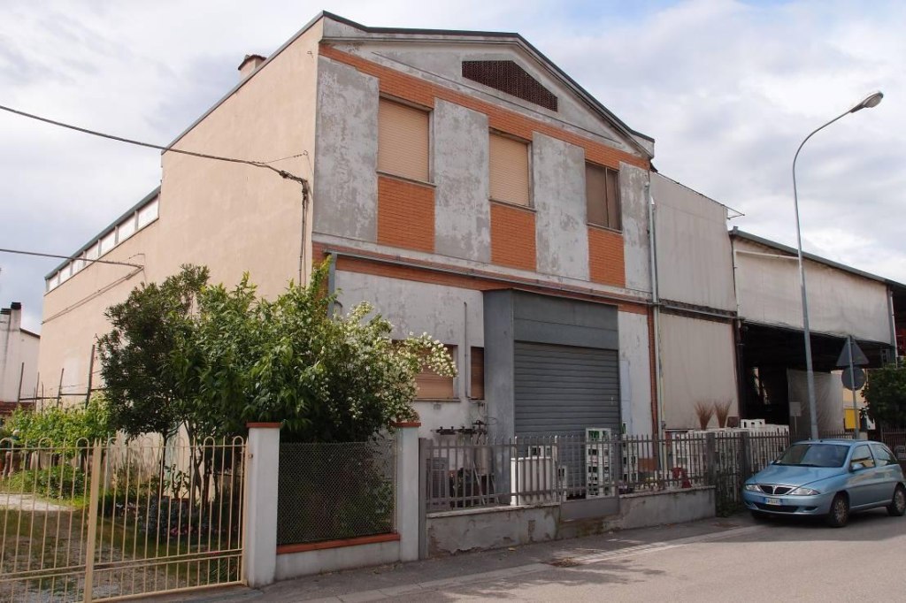 Fabriek en woonhuis in Lugo (RA)
