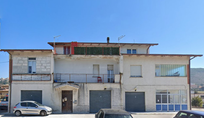 Imobil komercial, laborator dhe garazh në Fossato di Vico(PG)