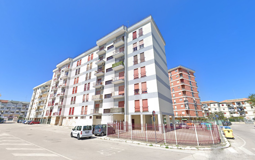 Apartment with cellar in Bari