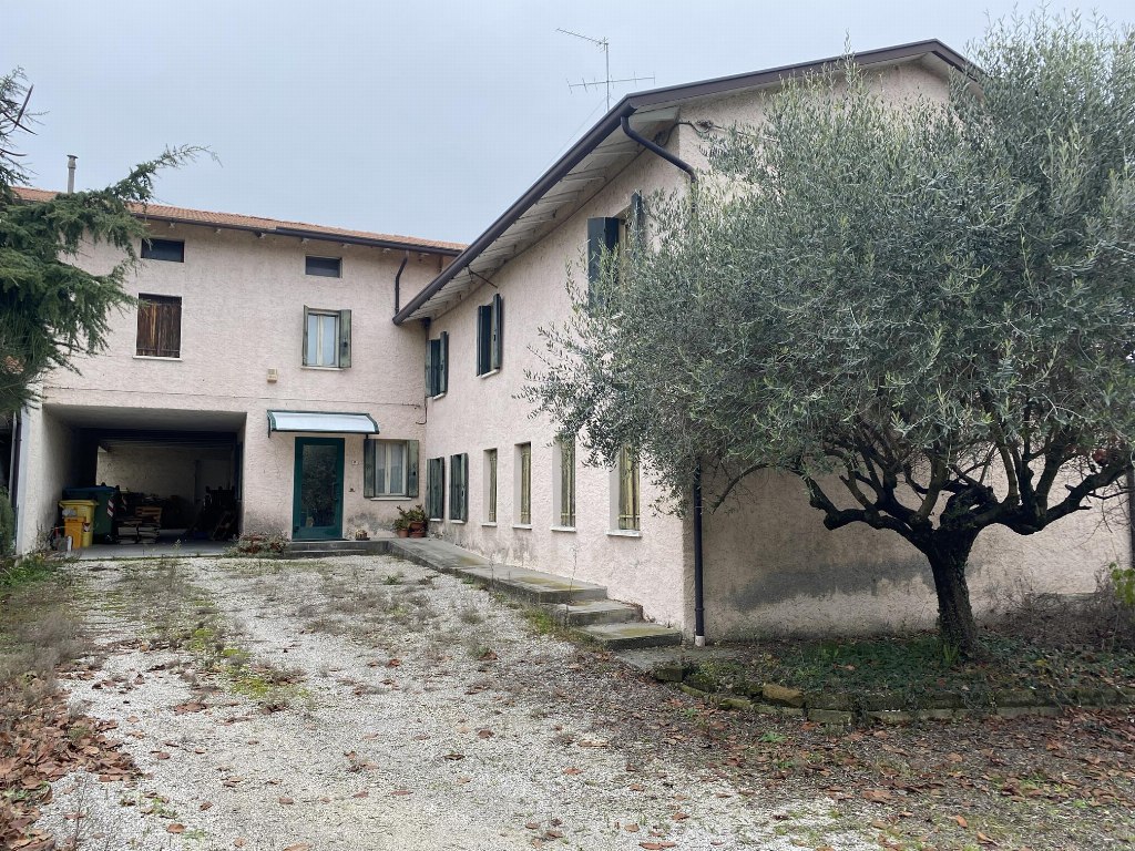 Ndërtesë në Fiume Veneto (PN) - LOTI 1