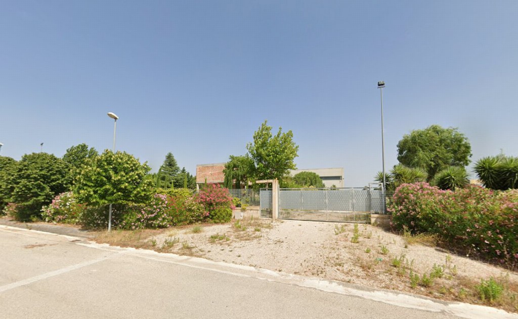 Industrijski objekt v Luceri (FG) - lot 1