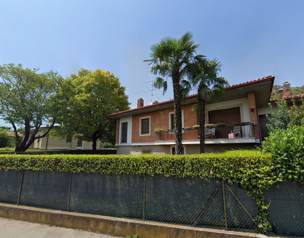 Portion of a semi-detached villa in Mazzano (BS)